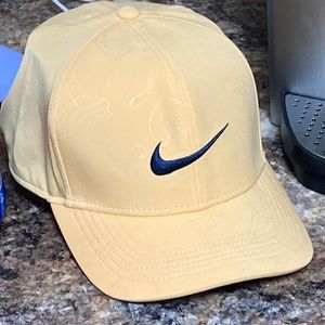 Light peach Nike hat medium